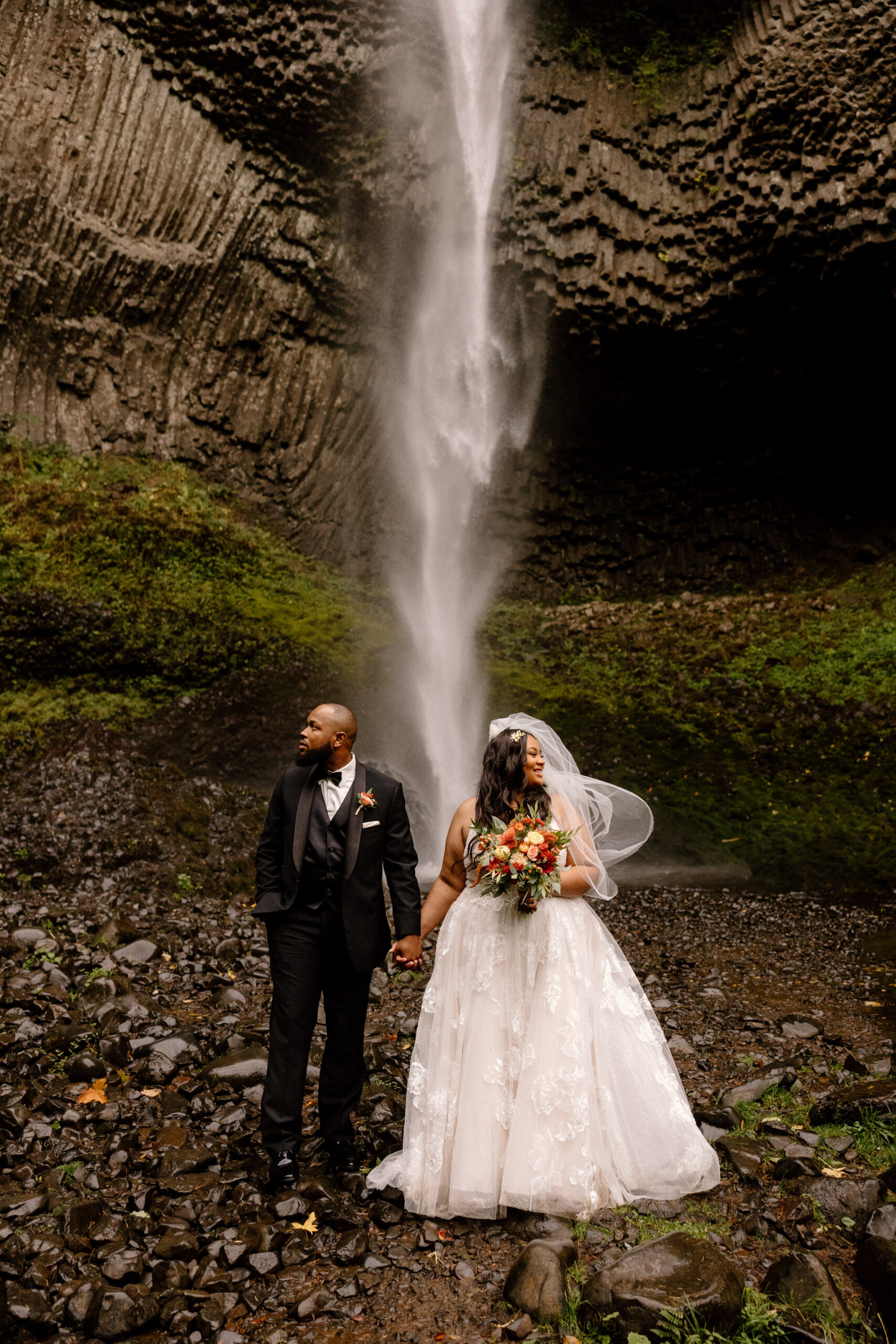 A couple eloping a Latourell Falls in Oregon.